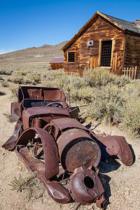 Bodie Rusted Car with Cabin