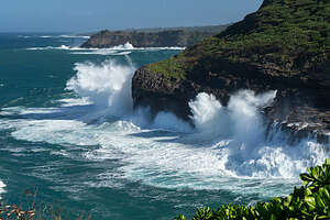 Crashing waves off Kilauea Lighthouse