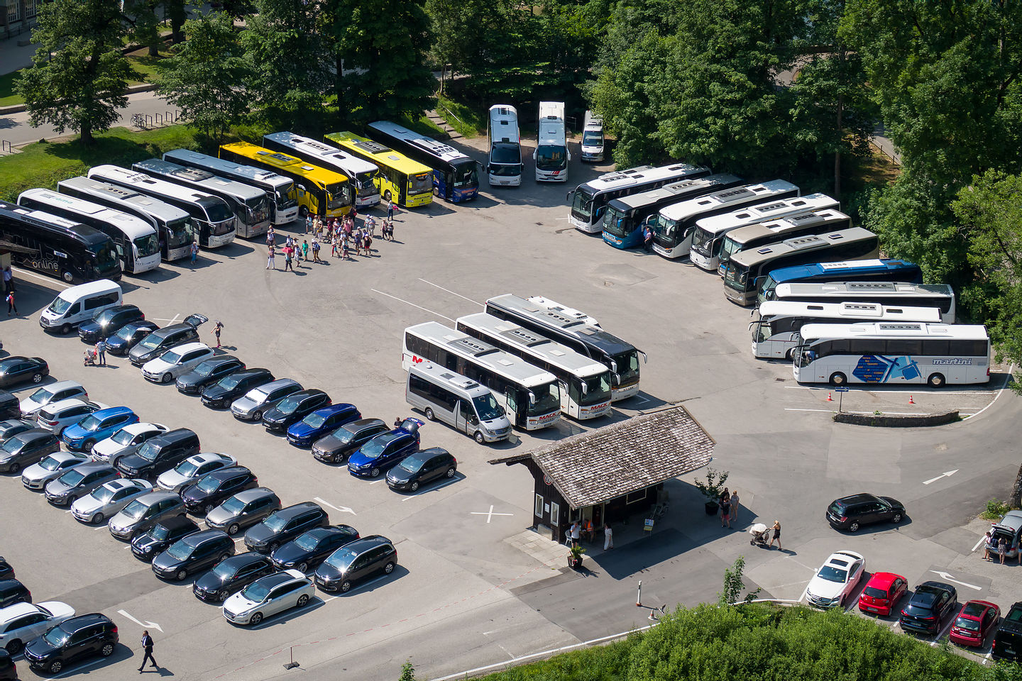 Tour buses circling the wagons