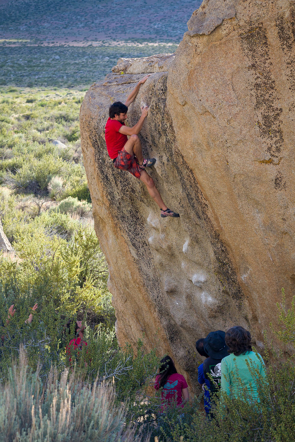 Andrew bouldering in the Buttermilks