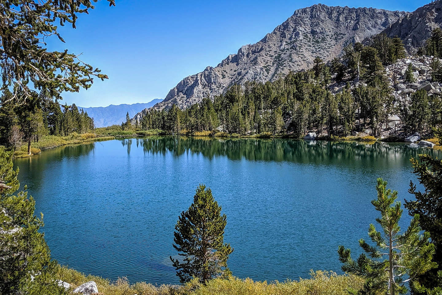 Gilbert Lake along the hike to Kearsarge Pass