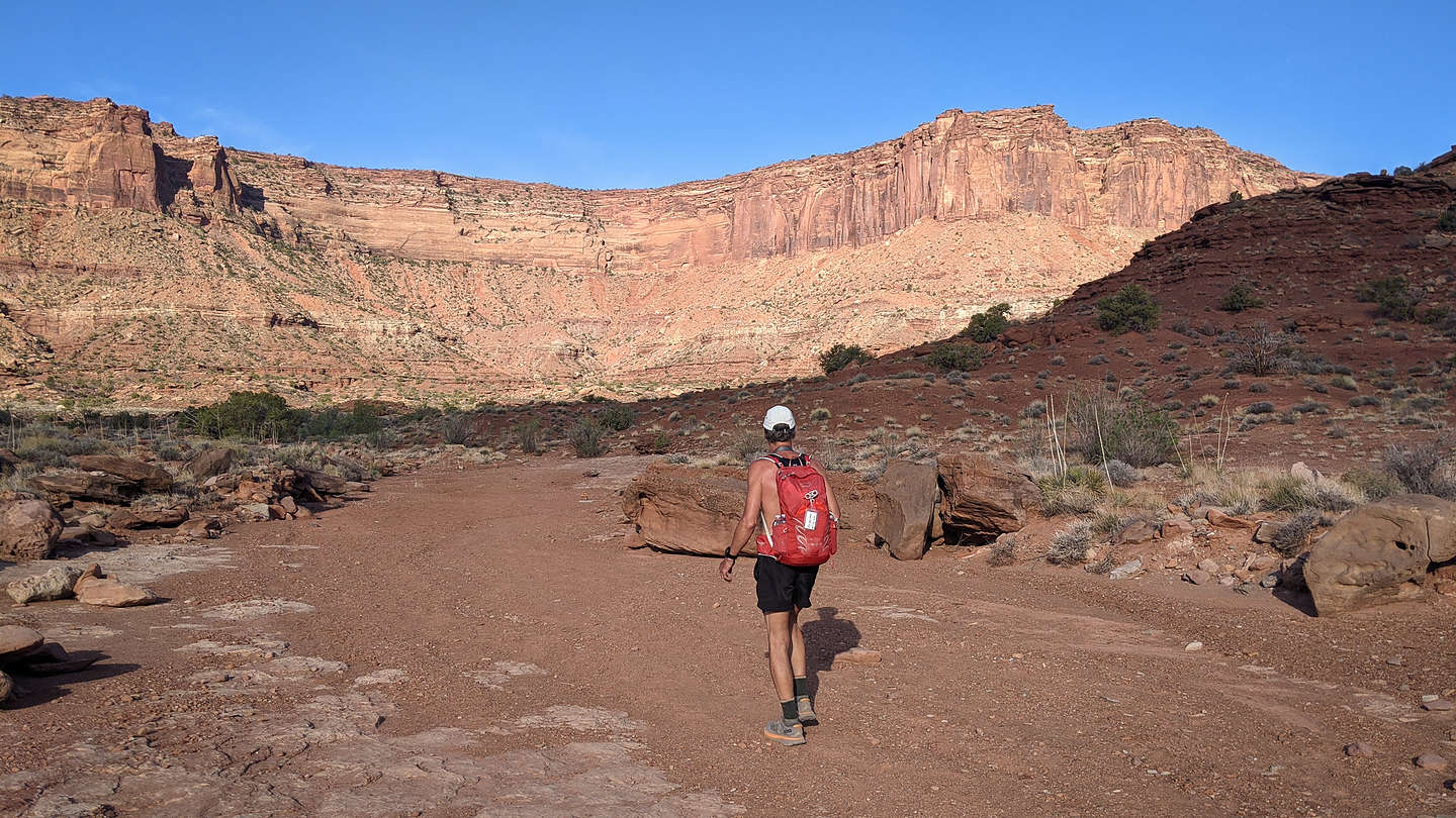 Setting off on the Gooseberry Trail to Island in the Sky