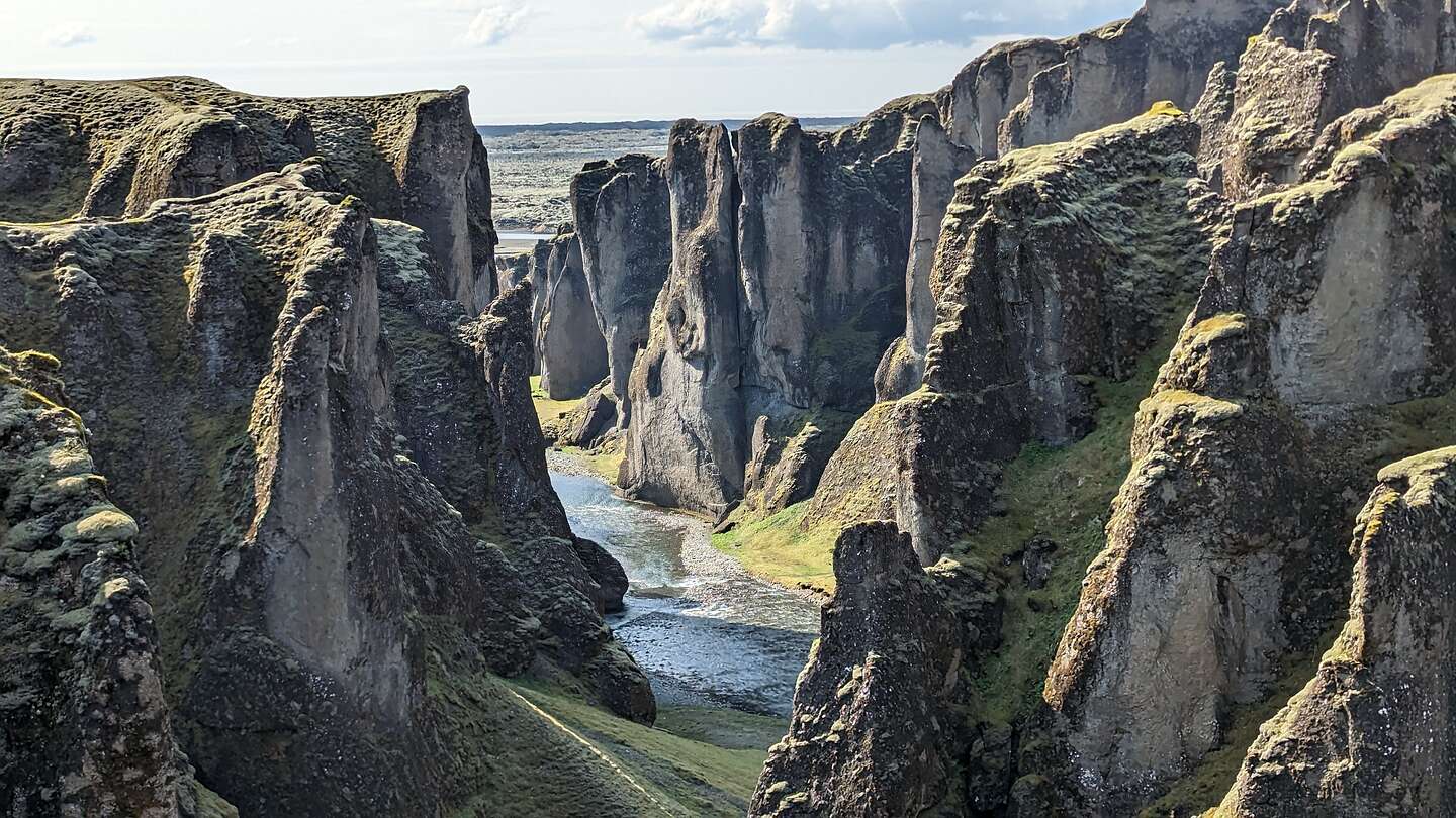 Fjaðrárgljúfur Canyon