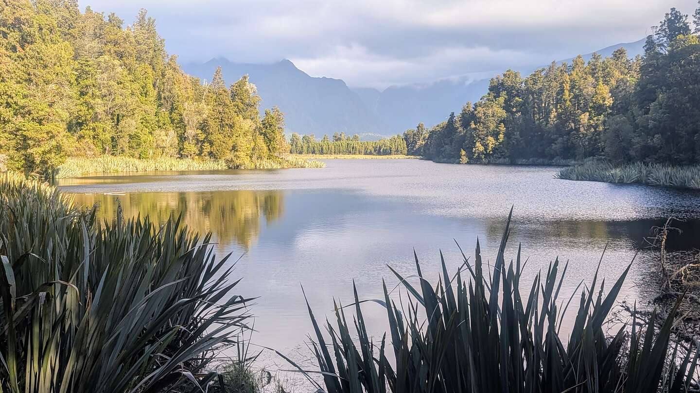 Lake Matheson sans reflections Lake Matheson sans reflections